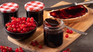 Rubínový poklad jako z babiččiny spíže: Snadný recept na skvělou marmeládu z červeného rybízu 