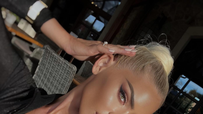 FOTO: Tajemná blondýnka, která byla spatřena s Karlosem Vémolou, je česká influencerka Monika Naomi.