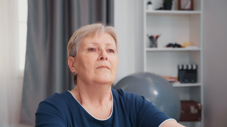 „Syn mi řekl, že už k nim nemůžu chodit bez ohlášení. Připadám si, jako bych přestala být součástí rodiny,“ svěřuje se Bohuslava „Syn mi řekl, že už k nim nemůžu chodit bez ohlášení. Připadám si, jako bych přestala být součástí rodiny,“ svěřuje se Bohuslava