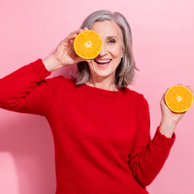 Vitamin C není důležitý jen pro imunitu, ale zřejmě hraje významnou roli také při zachování kognitivních funkcí. Výzkumníci však upozorňují, že zatím nelze tvrdit, že by sám o sobě chránil před demencí. Vitamin C není důležitý jen pro imunitu, ale zřejmě hraje významnou roli také při zachování kognitivních funkcí. Výzkumníci však upozorňují, že zatím nelze tvrdit, že by sám o sobě chránil před demencí.
