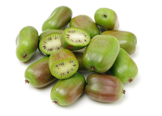 Cizokrajná vitamínová bomba na vaší zahradě. Pěstování mini kiwi nemusí být složité. Aby rostlina bohatě plodila, je klíčová správná péče v průběhu léta