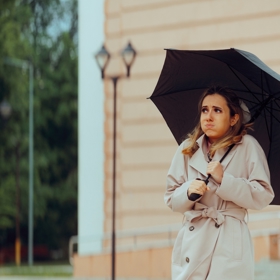Ani po posledním zahřmění není vhodné okamžitě pokračovat v koupání, výletu nebo práci na zahradě. Bezpečnostní doporučení radí počkat alespoň 30 minut od chvíle, kdy jste naposledy slyšeli hrom.