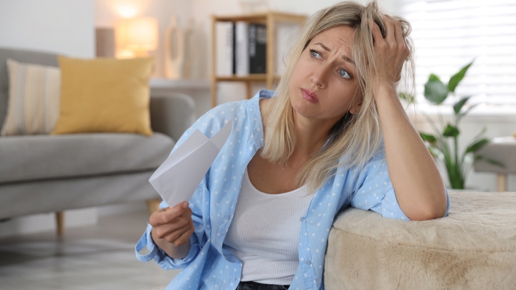 Zapomínání, horší soustředění nebo náhlé změny nálady mohou být důsledkem kolísající hladiny hormonů. Tyto obtíže bývají v období perimenopauzy časté a mohou ovlivňovat pracovní výkon i každodenní život.