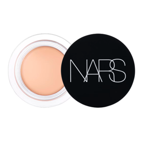 Sametový krémový korektor Nars, 930 Kč, prodává Sephora Sametový krémový korektor Nars, 930 Kč, prodává Sephora