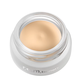 Krémový korektor s matným finišem Sweetener Concealer, REM Beauty, 590 Kč, prodává Sephora Krémový korektor s matným finišem Sweetener Concealer, REM Beauty, 590 Kč, prodává Sephora