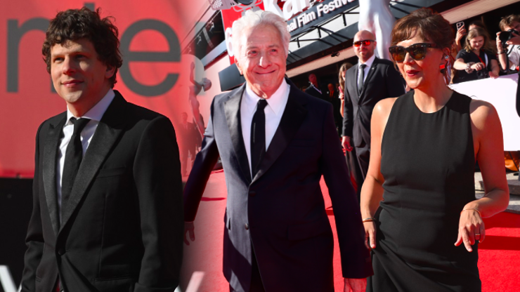 Jesse Eisenberg rozdával úsměvy, Dustin Hoffman klidnil dav. Hollywoodské hvězdy rozzářily Karlovy Vary