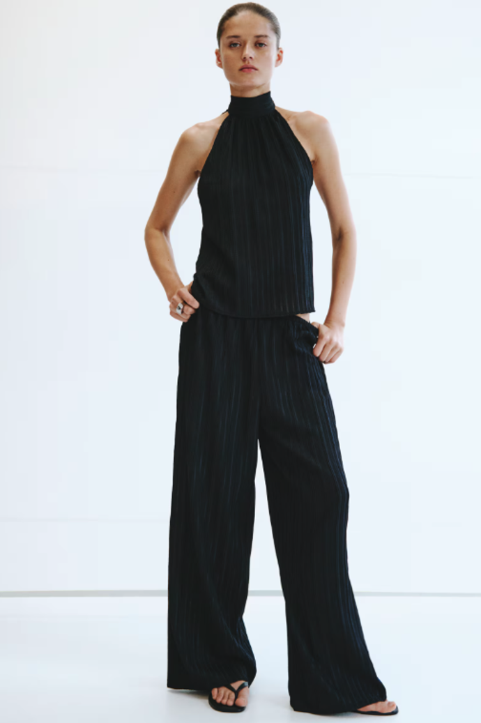 Žerzejová souprava H&M, top, 229 Kč, kalhoty, 349 Kč