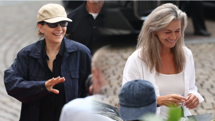 Další hvězdné příjezdy do Varů: Dorazila utajená Juliette Binoche i božská Pavlína Pořízková s manželem