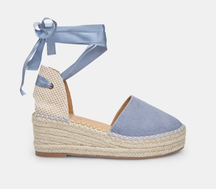 Dámské espadrilky se zavazováním na stuhu, 499 Kč Dámské espadrilky se zavazováním na stuhu, 499 Kč