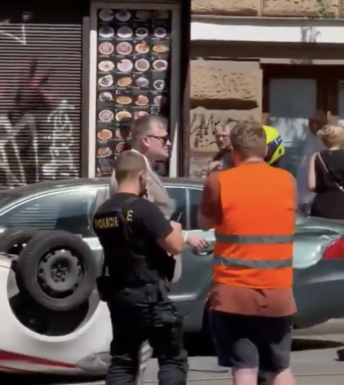 Celou situaci vysvětloval policii.