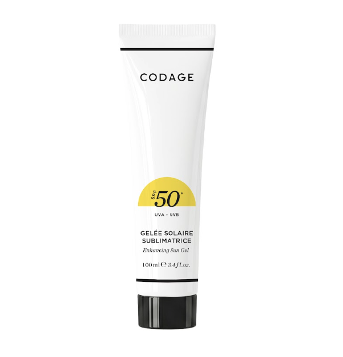 Opalovací krém na tělo i obličej s rozjasňujícím a bronzujícím efektem Enhancing Sun Jelly SPF50+, Codage, 1 250 Kč, k zakoupení ve vybraných salonech Opalovací krém na tělo i obličej s rozjasňujícím a bronzujícím efektem Enhancing Sun Jelly SPF50+, Codage, 1 250 Kč, k zakoupení ve vybraných salonech