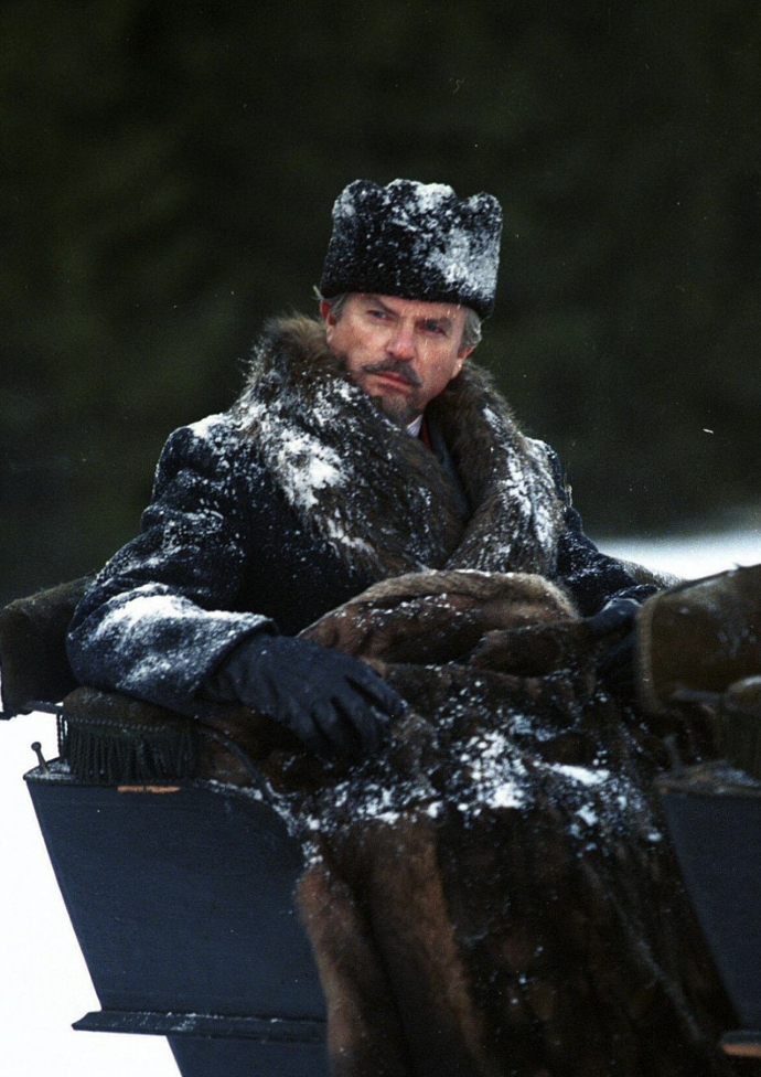 Sam Neill ve filmu Doktor Živago.