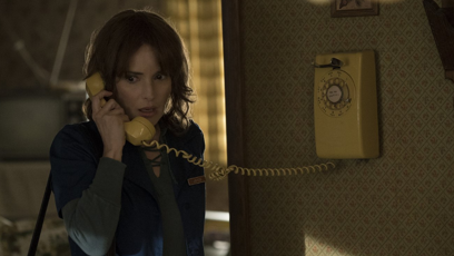 FOTO: Winona Ryder jako Joyce Byers v první řadě seriálu Netflixu.