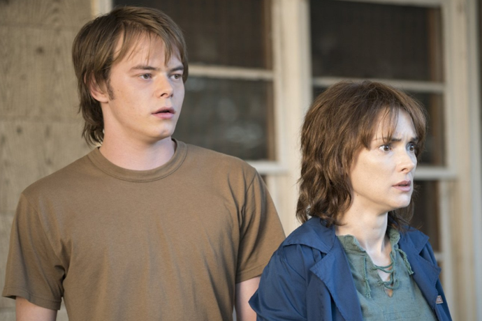Winona Ryder jako Joyce Byers v první řadě seriálu Netflixu