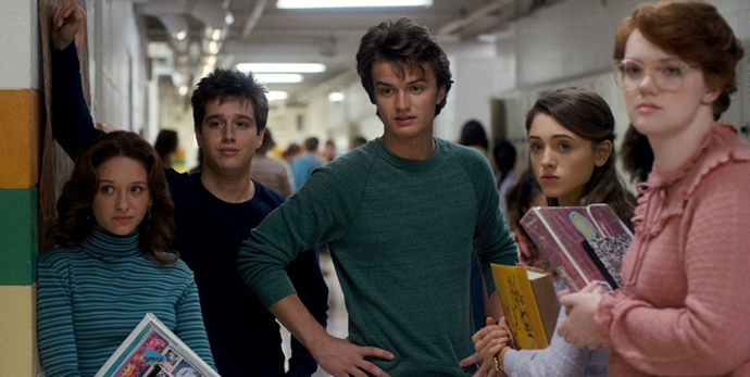 Steve měl být původně pouze vedlejší postavou seriálu Stranger Things. Joe Keery z něj však udělal legendu.