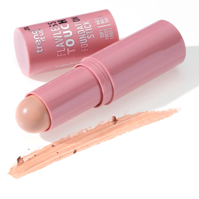 Dlouhotrvající make-up v tyčince trend IT UP, 119 Kč, prodává dm drogerie Dlouhotrvající make-up v tyčince trend IT UP, 119 Kč, prodává dm drogerie