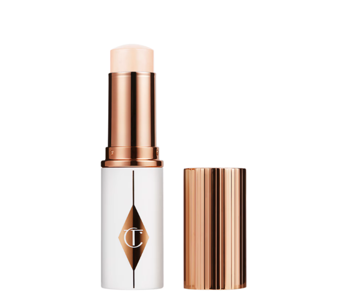 Pečující a rozjasňující make-up v tyčince Unreal Skin Sheer Glow Tint, Charlotte Tilbury, 1 270 Kč, prodává Sephora Pečující a rozjasňující make-up v tyčince Unreal Skin Sheer Glow Tint, Charlotte Tilbury, 1 270 Kč, prodává Sephora
