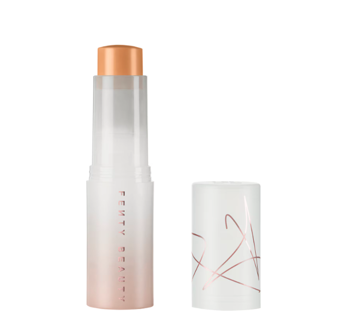 Make-up v tyčince y vyhlazujícím efektem Fenty Beauty, 739 Kč, prodává Sephora Make-up v tyčince y vyhlazujícím efektem Fenty Beauty, 739 Kč, prodává Sephora
