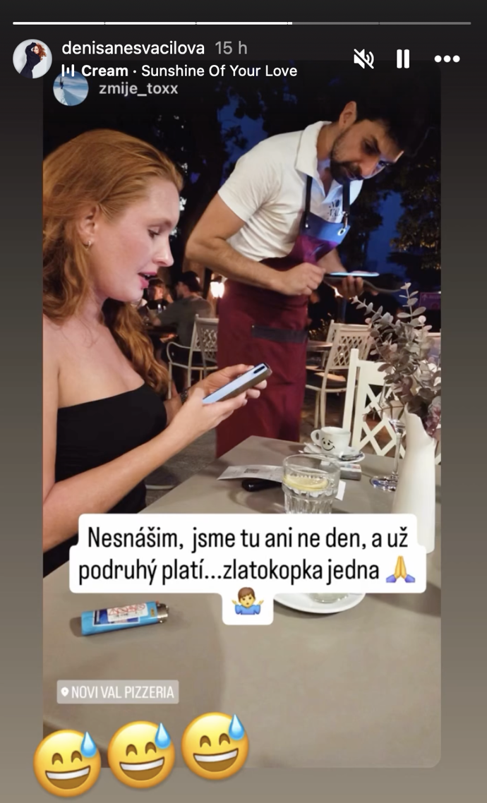 Denisa za oba zaplatila a pak si z toho udělali legraci na sítích.