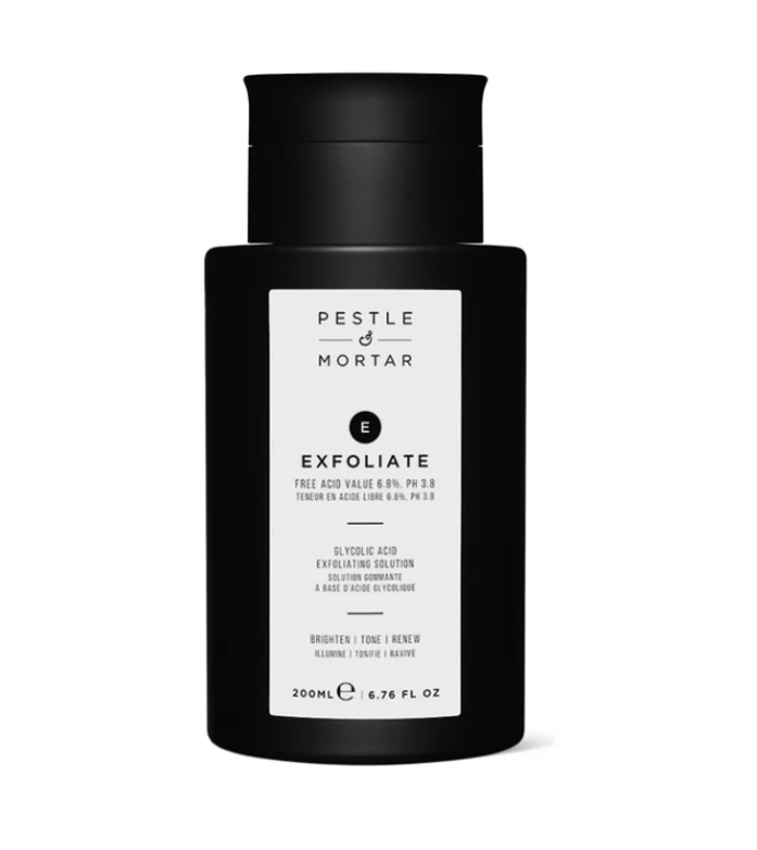 Exfoliační tonikum s kyselinou glykolovou Pestle & Mortar, 819 Kč (200 ml) Exfoliační tonikum s kyselinou glykolovou Pestle & Mortar, 819 Kč (200 ml)