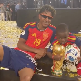 Bratrská láska i nejcennější trofej.