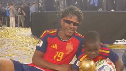 FOTO: Bratrská láska i nejcennější trofej.