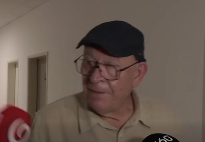 Matúš Ol'ha se bál novinářů.