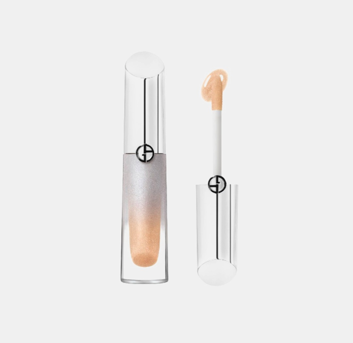 Lesk na rty se zvětšujícím efektem Prisma Glass Icy Plumper, Giorgio Armani, odstín 31, 1 399 Kč, prodává Douglas
Lesk na rty se zvětšujícím efektem Prisma Glass Icy Plumper, Giorgio Armani, odstín 31, 1 399 Kč, prodává Douglas