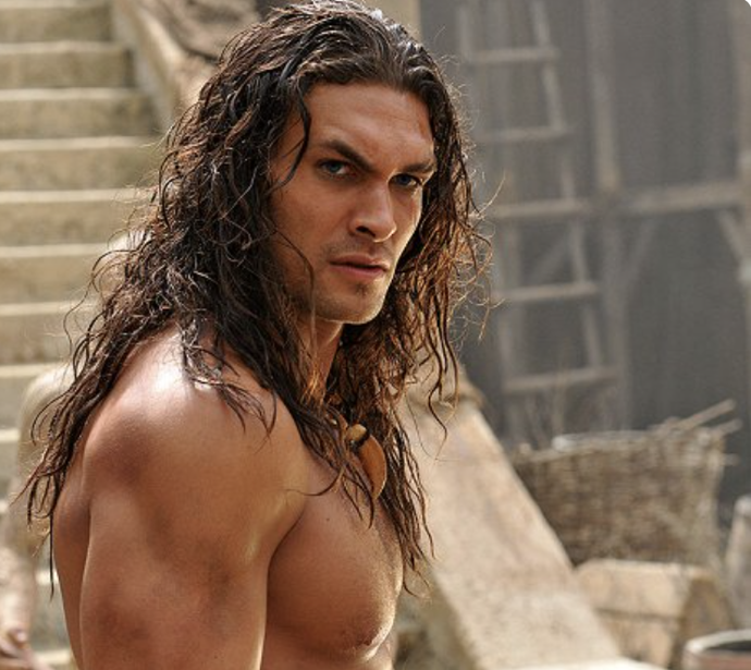 Jason Momoa jako Barbar Conan.