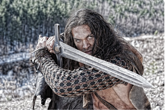 Jason Momoa jako Barbar Conan.