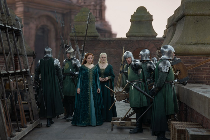 Olivia Cooke a Phia Saban ve třetí řadě seriálu Rod Draka.