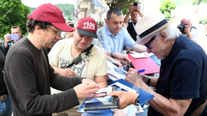 FOTO: Celebrity se podepisovaly svým fanouškům.