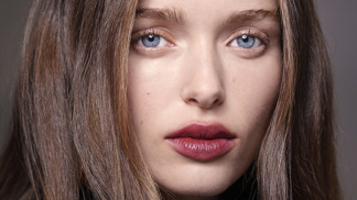 Zapomeňte na decentní make-up, líčení pro rok 2026 vládne drzá rebelie: Rozostřené linie střídají uhlazenou éru Zapomeňte na decentní make-up, líčení pro rok 2026 vládne drzá rebelie: Rozostřené linie střídají uhlazenou éru