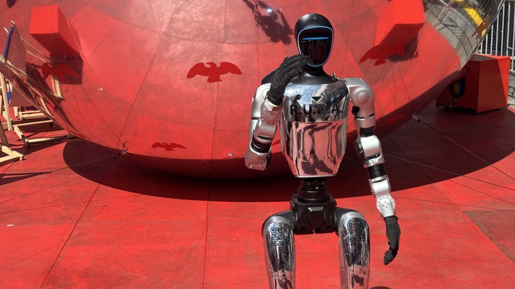 Robot Ruda si vyrazil do karlovarských ulic. 