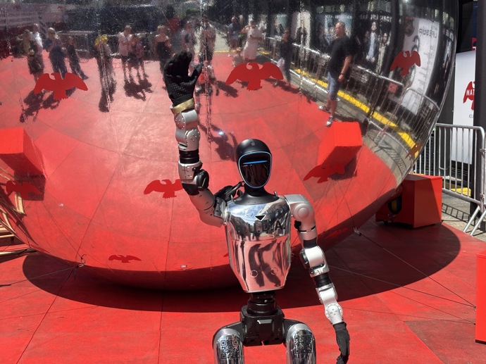 Robot Ruda je frajer.