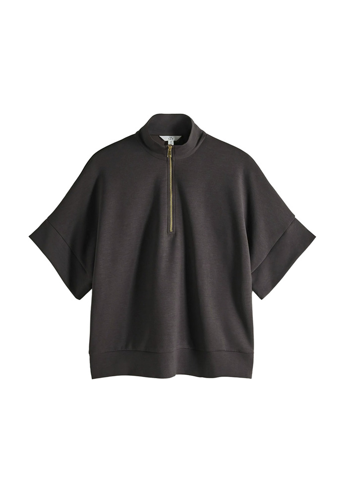 Top, The Set, 1490 Kč (v setu se šortkami), zalando.cz