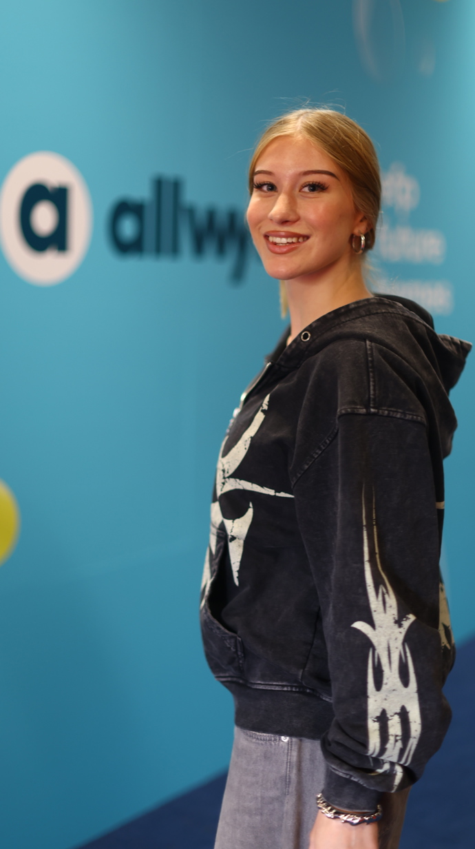 Laura Záveská patří do rodiny Allwyn Champs. 