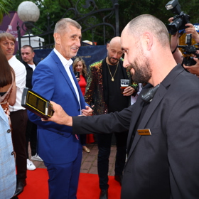 Andrej Babiš dorazil do Varů.