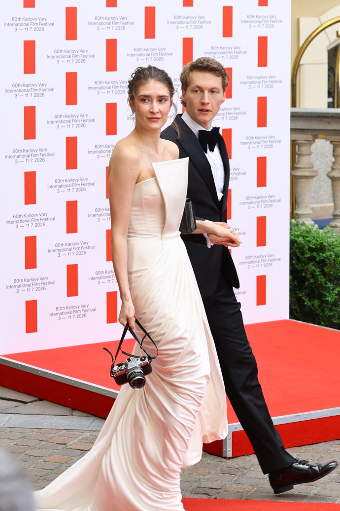 Herec Vojtěch Vodochodský s partnerkou.