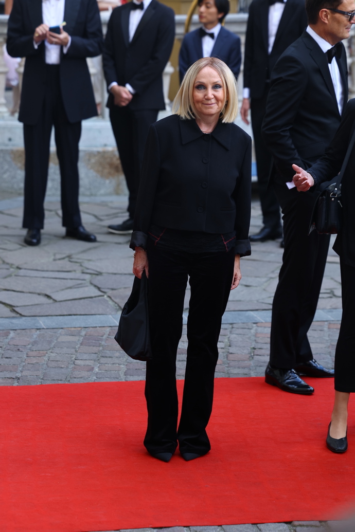 Zpěvačka Bára Basiková celá v černém.