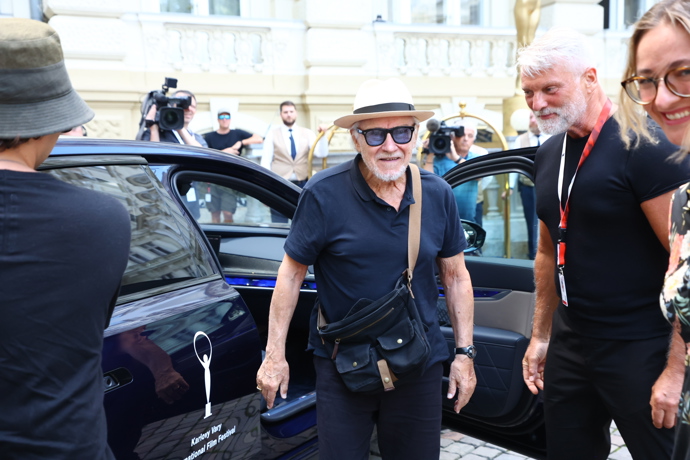 Harvey Keitel dorazil do Varů.