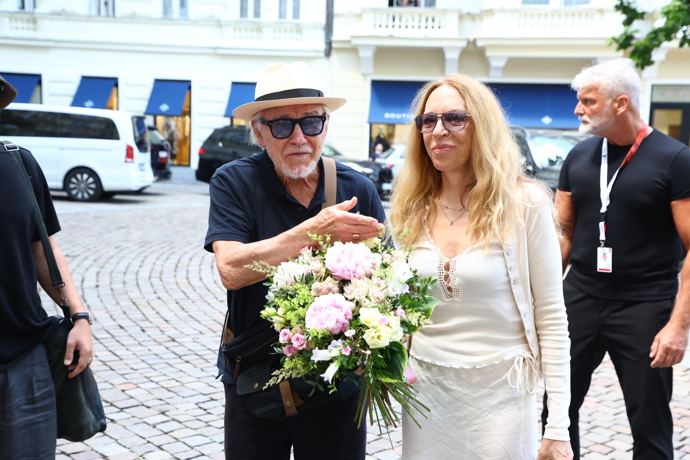 Harvey Keitel s manželkou.