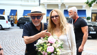 FOTO: Harvey Keitel se svou ženou ve Varech.