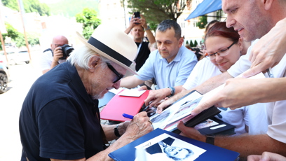 FOTO: Harvey Keitel rozdával podpisy.