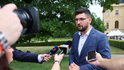FOTO: Matěj Gregor odpovídal na otázky novinářů.