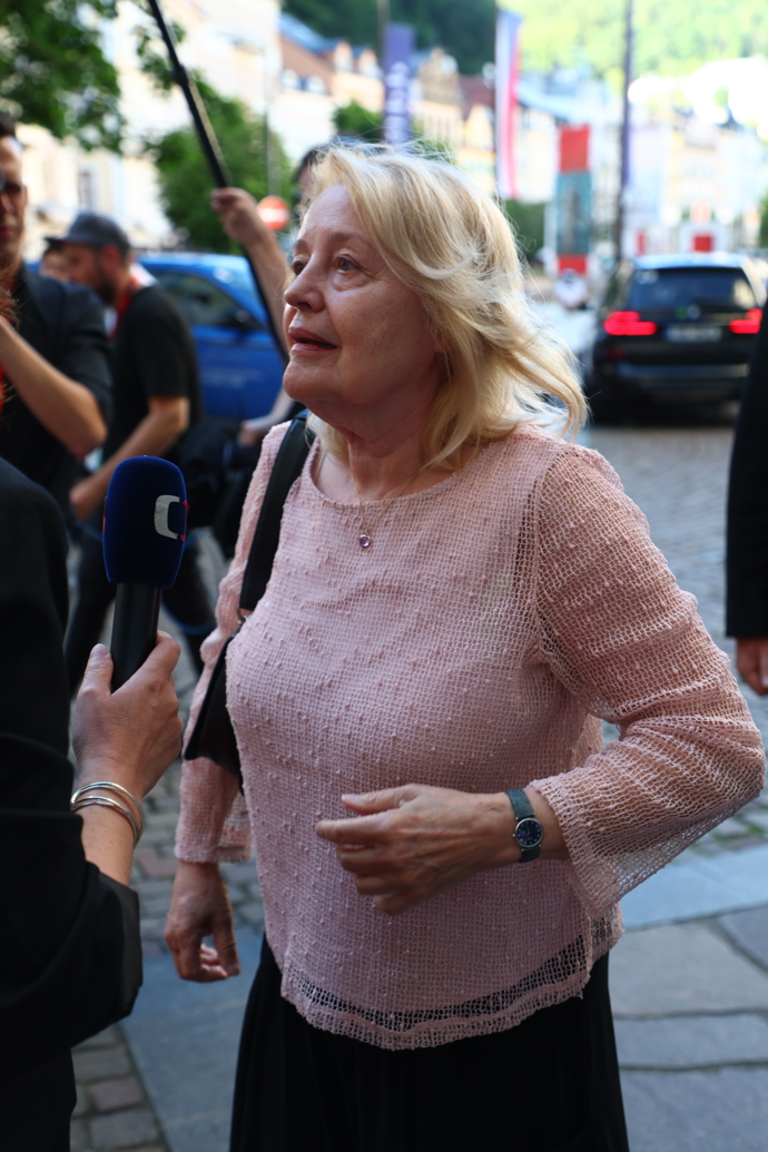 Herečka Magda Vašáryová přijela do Varů.