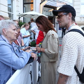 Zuzana Kanócz a Juraj Loj se zastavili za fanoušky.