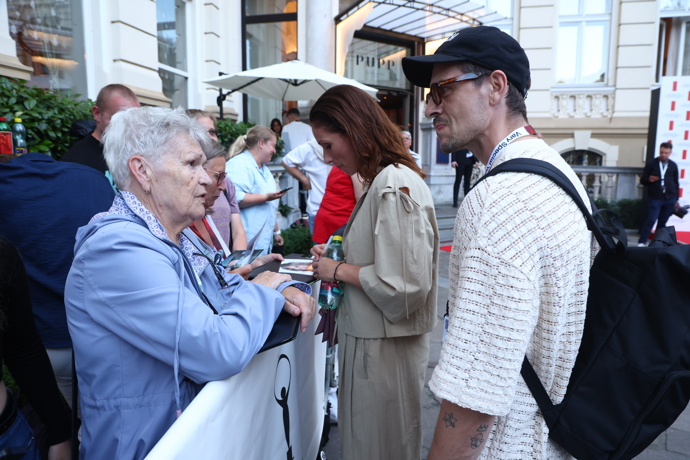 Zuzana Kanócz a Juraj Loj se zastavili za fanoušky.
