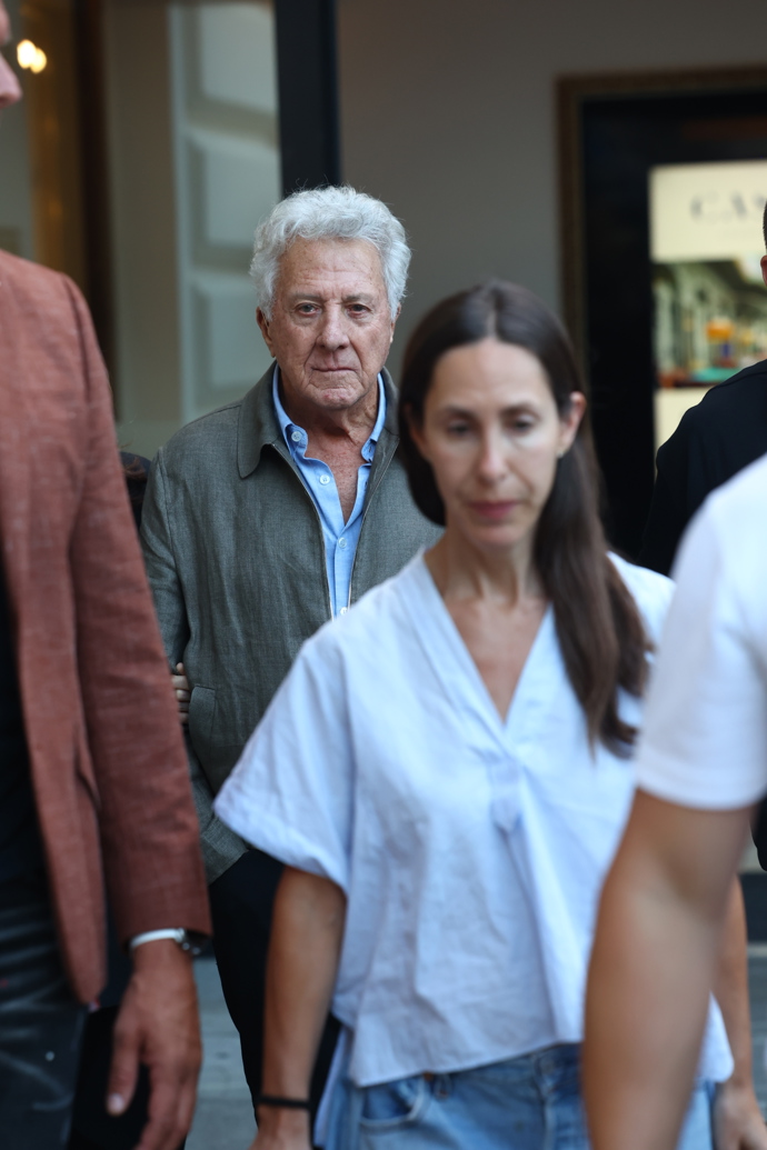Legendární herec Dustin Hoffman opustil Pupp a vyrazil do města.