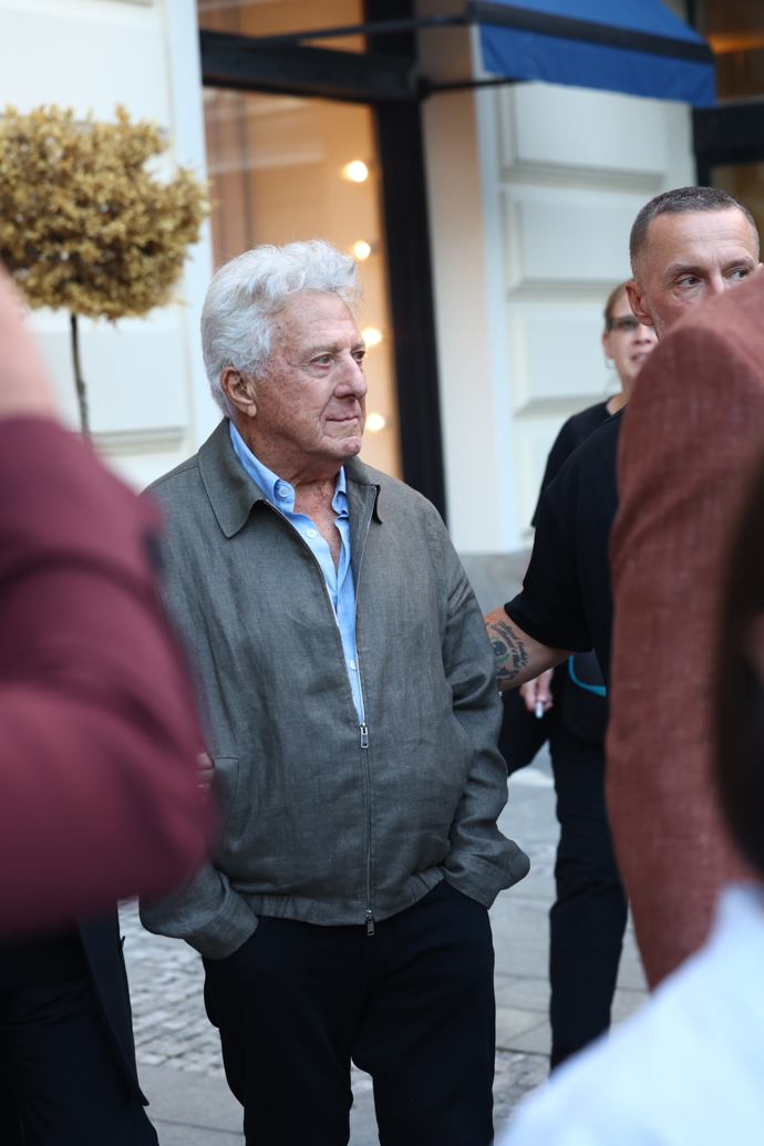 Legendární herec Dustin Hoffman se převlékl do pohodlného outfitu.